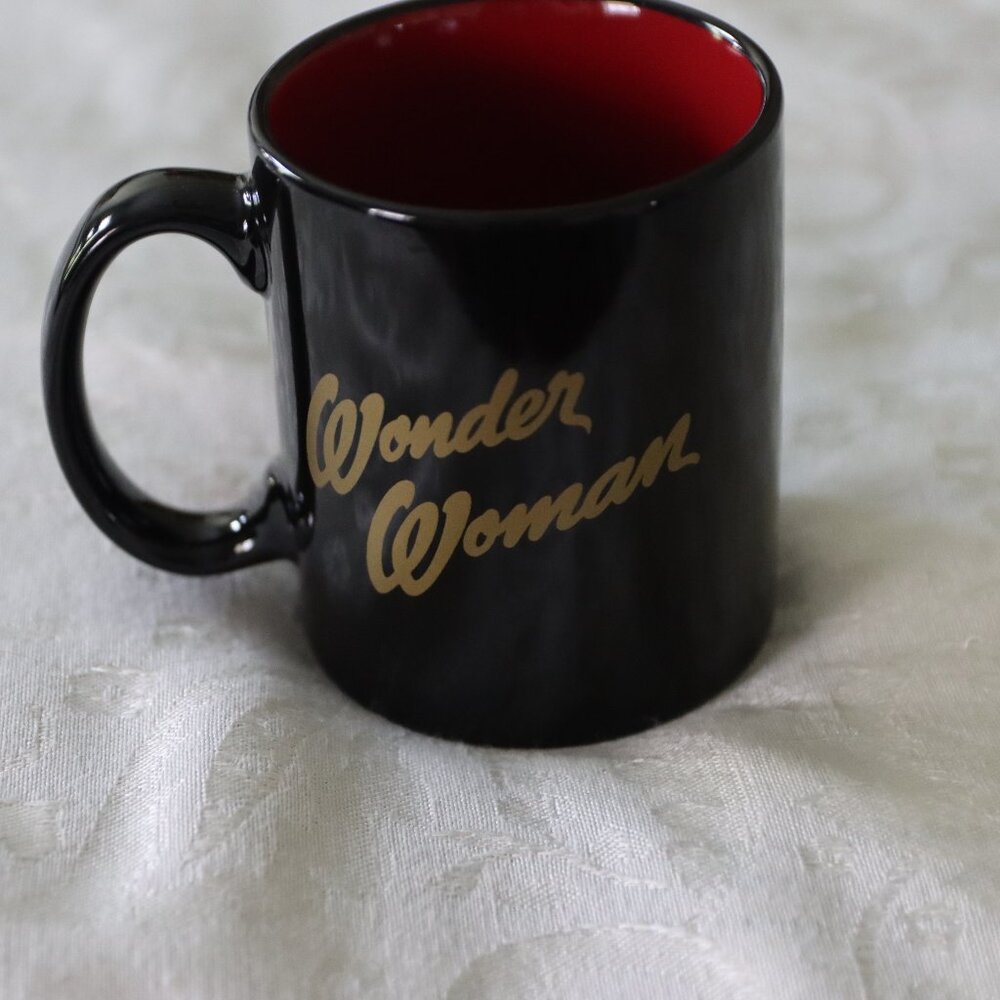 DC Comics Wonder Woman Black Gold Red Coffee Mug